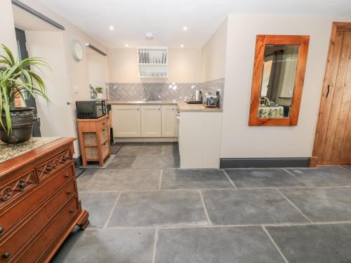 Stable Cottage - image 12