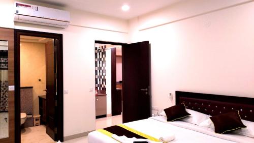 Deluxe AC Room in 3BHK Corporate service Aparment Manyata Tech Park