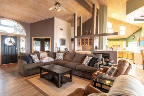 Sequoia Ridgetop Home - Breathtaking Views & Pool! - main image