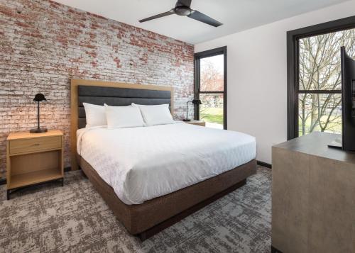 One-Bedroom Suite image 4