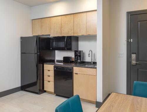 One-Bedroom Suite image 2