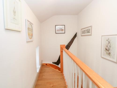 Church View Cottage - image 5