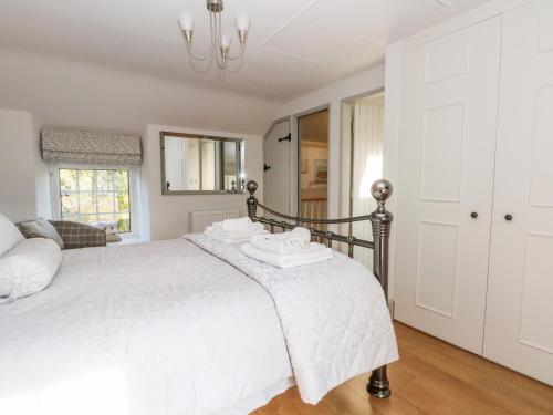 Church View Cottage - image 3