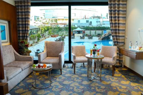 Helnan Landmark Hotel Room Type - Deluxe Queen Room with Pool View