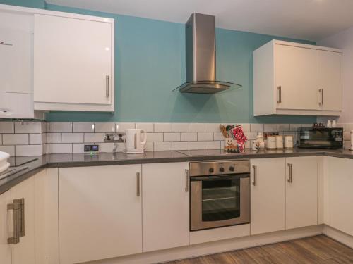 Cosy Coast Cottage - image 5