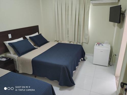 1 queen bed, 1 twin bed