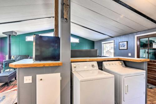 Cozy Retreat with Fireplace - Shuttle to Breck! - image 6