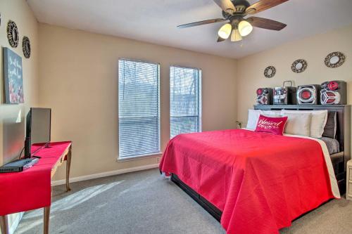 Houston Apt with Private Balcony 14 Mi to Downtown!