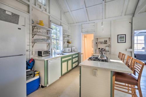 Cozy Stockbridge Cabin - Walk to Beach and Lake! in Stockbridge (MA)