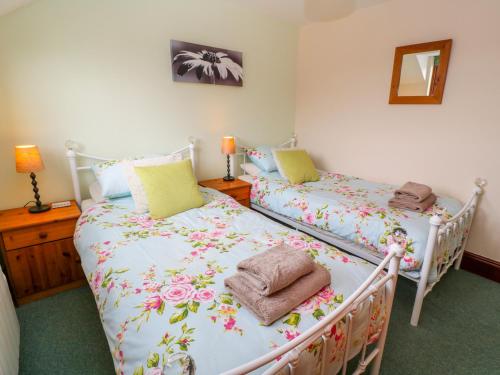 Mossley Cottage - image 12