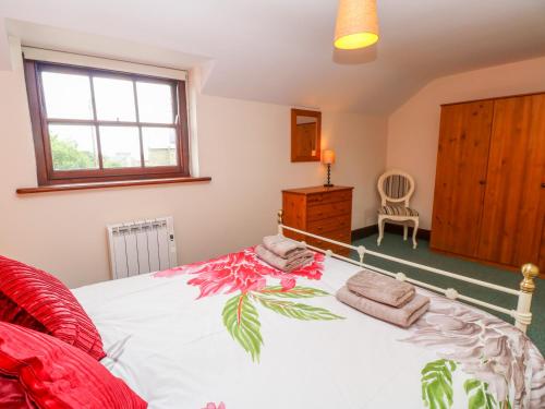 Mossley Cottage - image 2