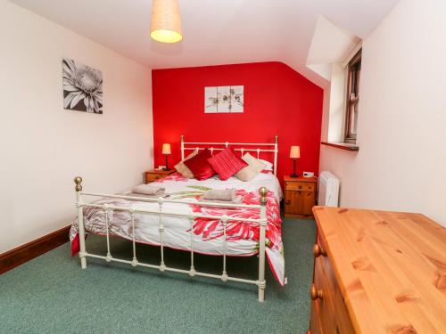 Mossley Cottage - image 5