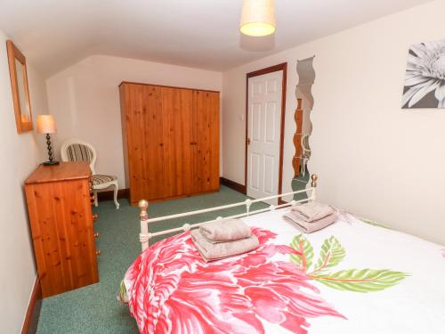 Mossley Cottage - image 13