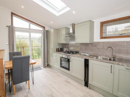 1 Valley View - image 3