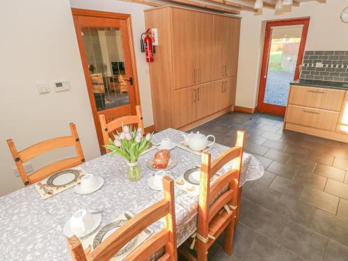 Little Brook Cottage - image 7