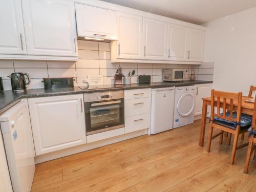Riverside Cottage - image 2