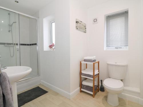 8 Marina View - image 12