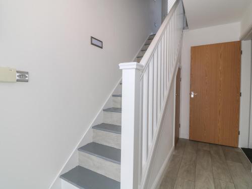 8 Marina View - image 5