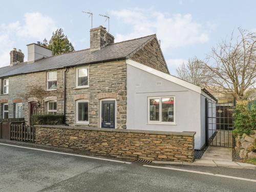 1 Rhys Terrace, Pennal, Mid Wales