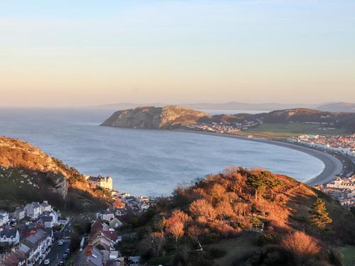 Ty Bach Great Orme - image 9