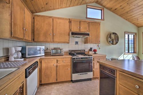 The Atomic Squirrel Lodge Lake Gregory Getaway! - image 8