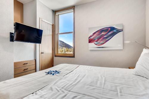 High-End Condo- Mountain Views & Private Jacuzzi Tub! condo - image 2