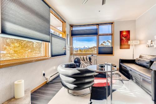 High-End Condo- Mountain Views & Private Jacuzzi Tub! condo - image 7