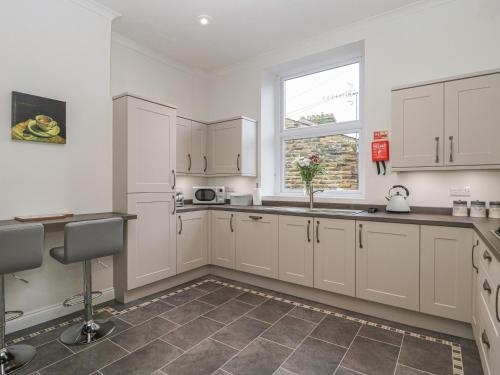 Park Road Apartment - image 10