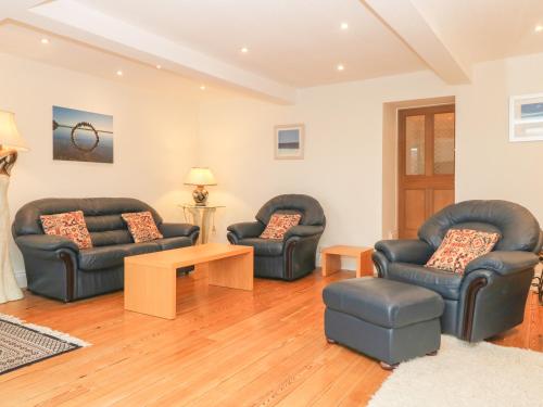 Park Road Apartment - image 12