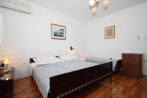 Apartments and rooms with parking space Tucepi, Makarska - 6901
