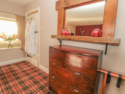 Petty Knowes Cottage - image 6