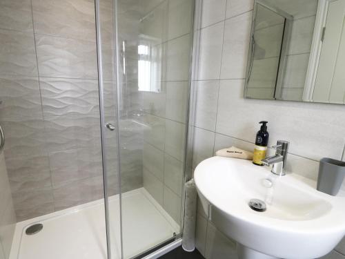 Apartment 3 - image 7