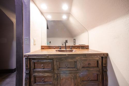 HIGHLANDS CASTLE overlooking Lake George plus 2 other CASTLES & SUITES