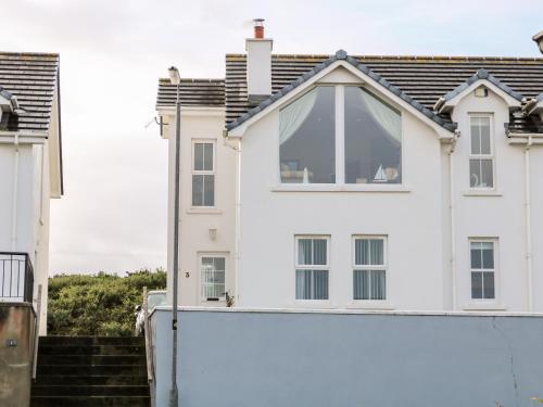 Seaview - image 12