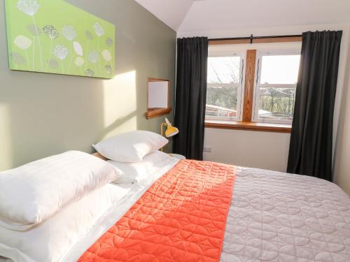 Glebe Cottage - image 2