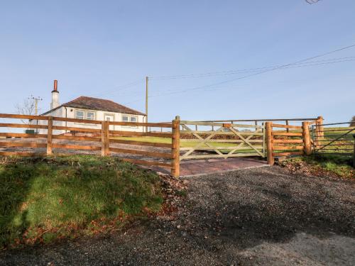Glebe Cottage - image 10