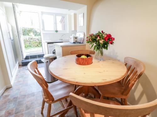 3 Rose Cottages - image 3
