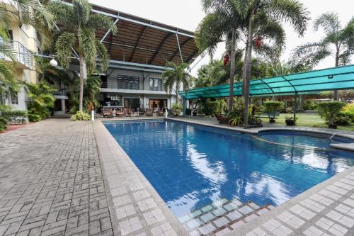 Swimming pool, Laguna Technopark Hotel in Laguna
