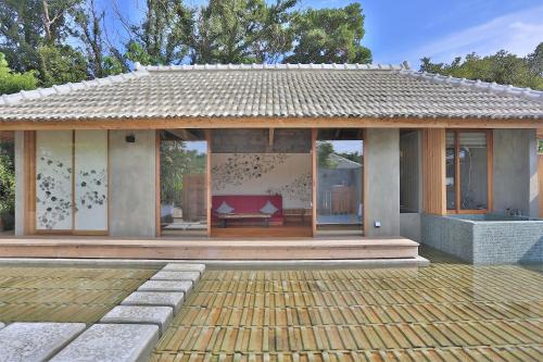 Vista exterior, KAWASEMINOSU (MUKAKA VILLA) in Okinawa Main island