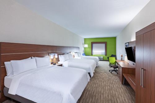 Holiday Inn Express and Suites Longview South I20 Room Type - 2 Queen Beds Standard Comm Accessible