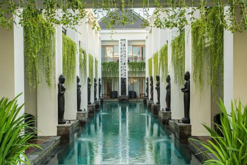 Deluxe Double or Twin Room with Pool View image 5