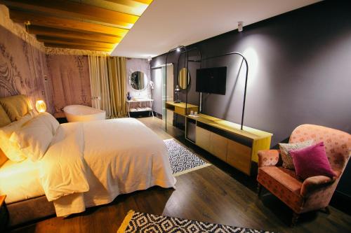 Hotel Cathedral - image 12