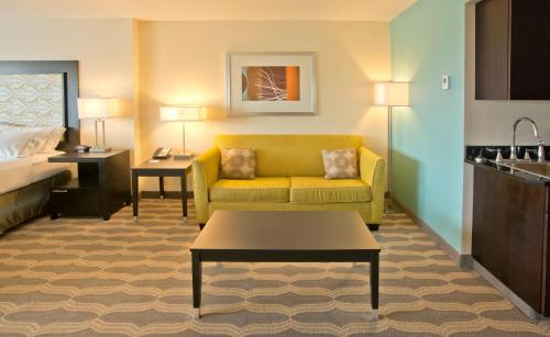 Holiday Inn Express Hotel & Suites Colorado Springs