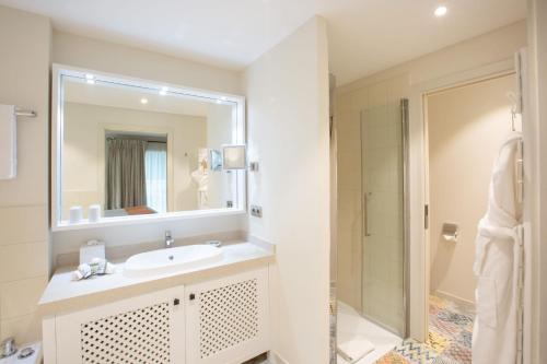 Hotel****Spa & Restaurant Cantemerle - image 11