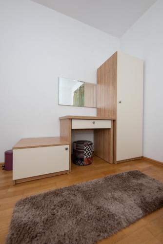 2 bedrooms, 4 beds
