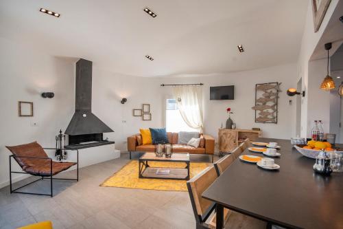 Sara 4 personas free WIFI chill-out private pool private tennis court - by Holiday Rentals Villamar - image 3