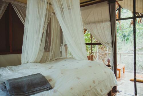 เต็นท์ (ผู้ใหญ่ 2 ท่าน) ติดตั้งพัดลม (Tent (2 Adults) with Fan)