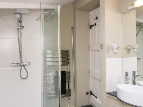 October Cottage - image 11