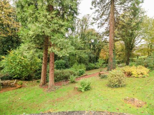 October Cottage - image 3