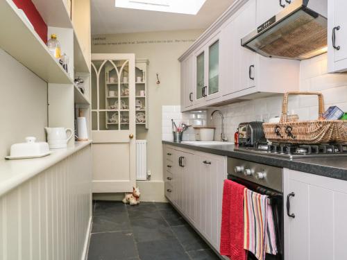 October Cottage - image 8